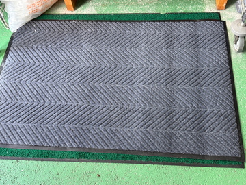 未使用 店舗用玄関フロアマット　120&times;79cm 　赤色　､黒色 イメージ2