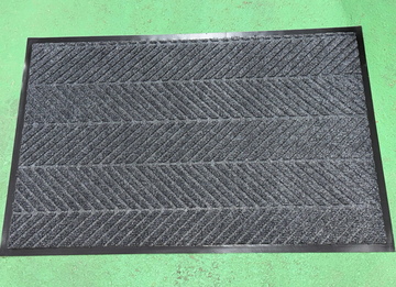 未使用玄関フロア用マット　90cm＊60cm　赤色　黒色 イメージ3